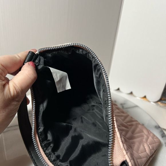 Betsey Johnson Quilted Heart Pink Crossbody - Picture 7 of 9